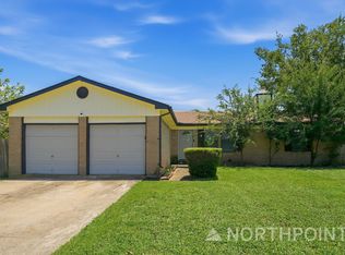 820 Hollow Creek Rd, Burleson, TX 76028