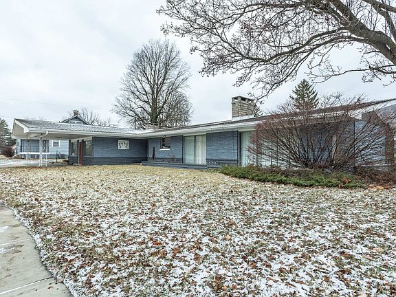 3rd image of 225 College Dr