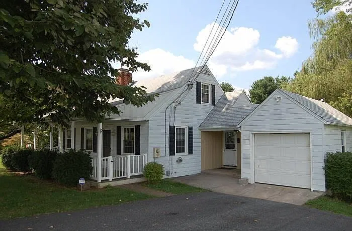 3 bed, 1.5 bath, 1420 sqft, $2,400 — Photo 3