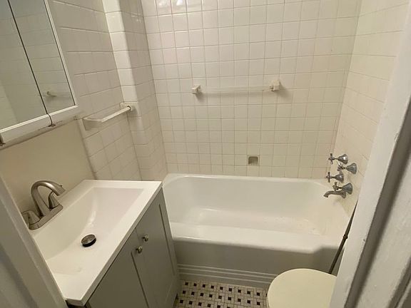 5th image of 325 W 45th St #803A