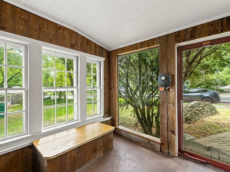 42 Elinor Rd — Photo 4