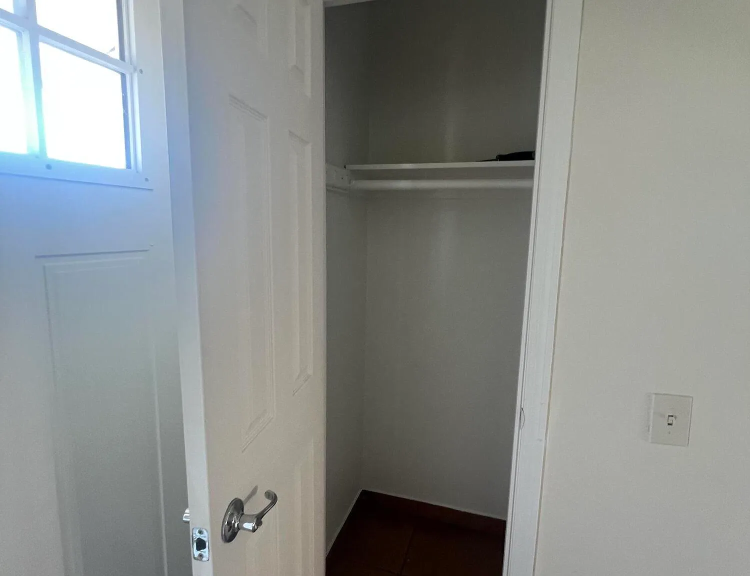 5 bed, 2.0 bath, 2132 sqft, $2,400 — Photo 4