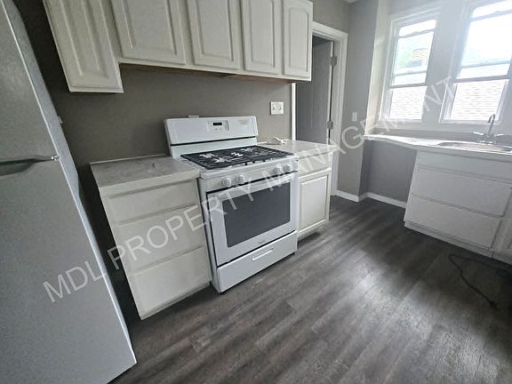 4th image of 1500 Birney St #B