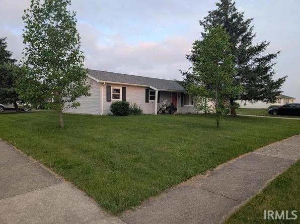4034 Core St, Woodburn, IN 46797