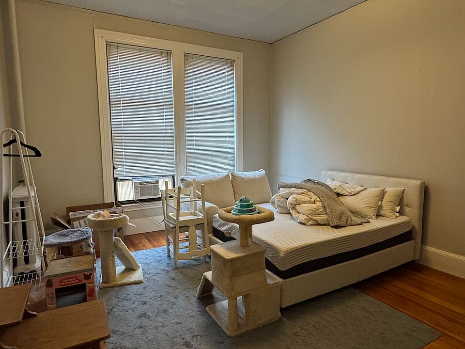 1st image of 27 Longwood Ave #108