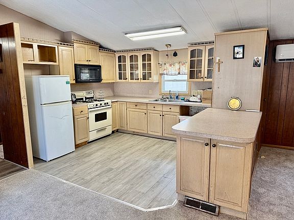 4th image of 141 Edbert St