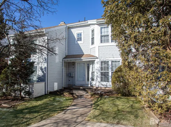 28 Borelle Sq, Parlin, NJ 08859