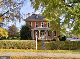 421 Arrowhead Dr, Lititz, PA 17543