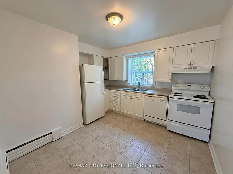 32 Heman St #3 — Photo 7