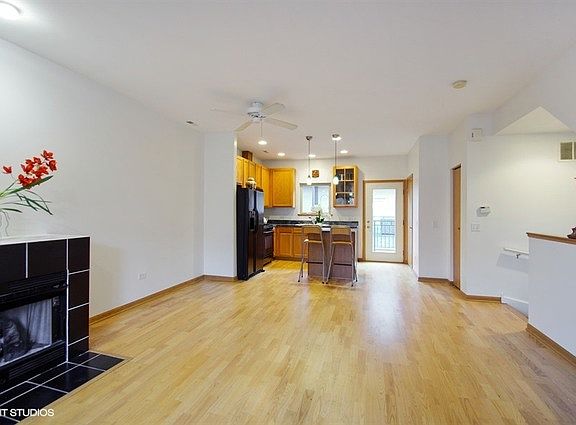 5th image of 2935 N Natoma Ave Unit 2