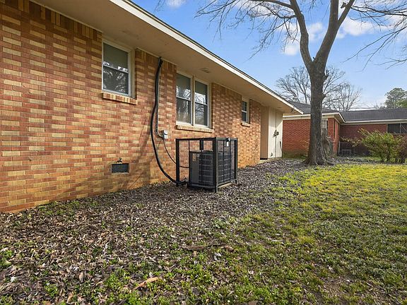 5th image of 1589 Whitney Ave