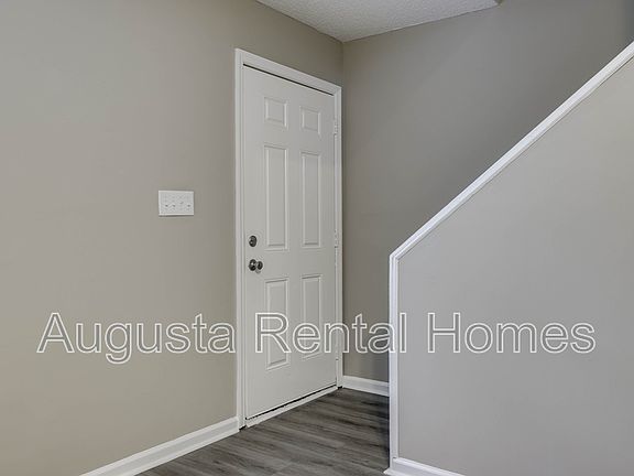 5th image of 146 Chalet North Ct #146