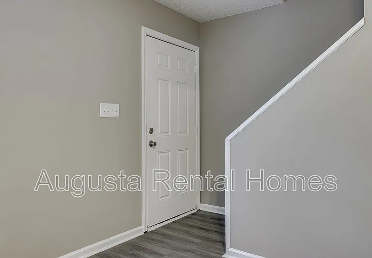 146 Chalet North Ct #146 — Photo 5