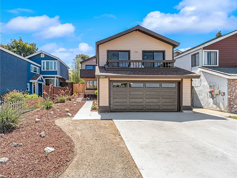 1407 Lakeside Ln