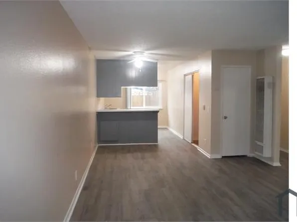 38568 10th St E APT 2, Palmdale, CA 93550