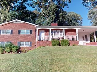 117 Brook Ave, Mount Airy, NC 27030