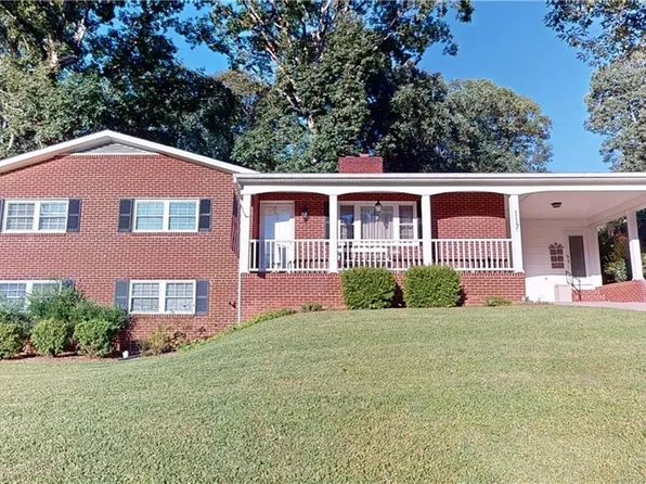 117 Brook Ave, Mount Airy, NC 27030