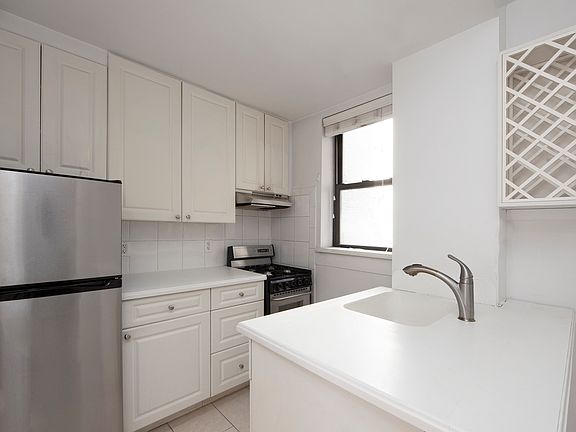 3rd image of 233 E 32nd St APT 3D