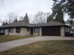 15610 W Mark Dr, New Berlin, WI 53151