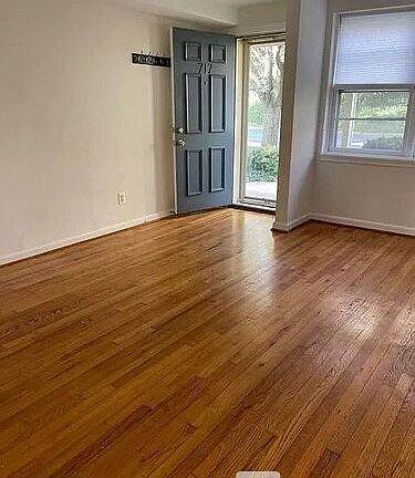 5th image of 717 Glenwood St
