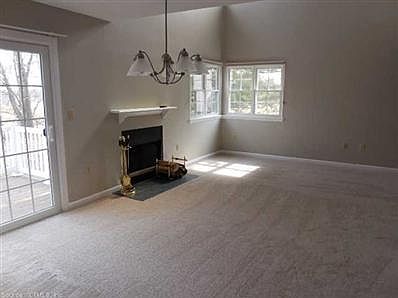 4th image of 401 Country Club Ct