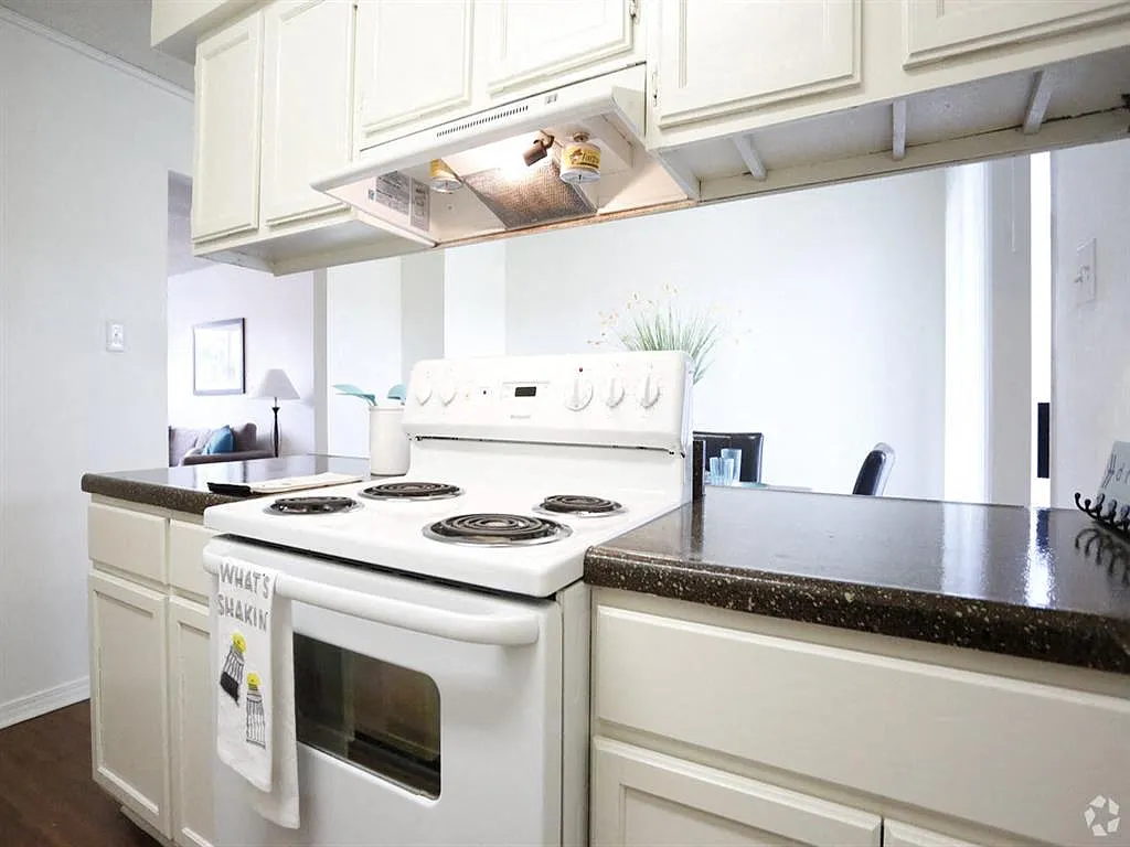 Devonshire Apartments — Photo 1