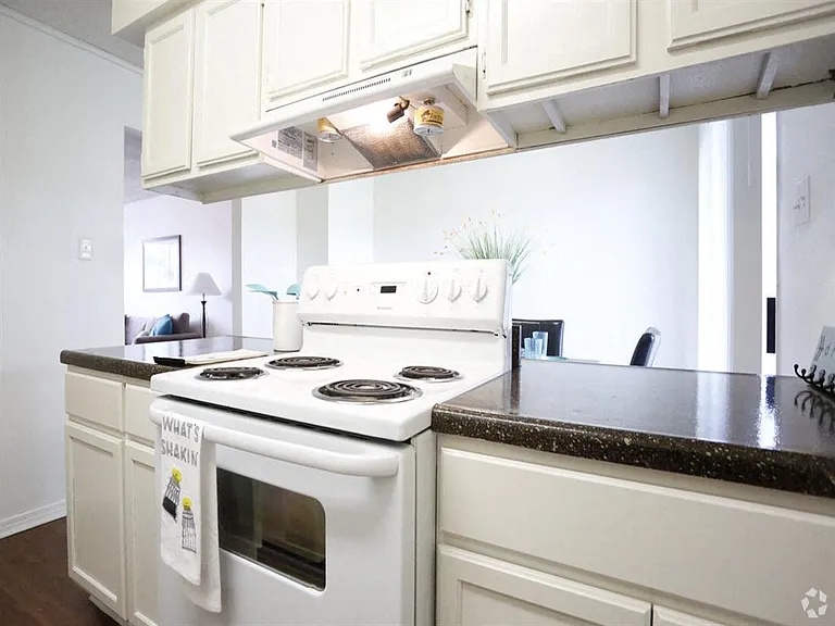 Devonshire Apartments — Photo 1