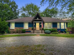 20021 S Bridle Ln, Peculiar, MO 64078
