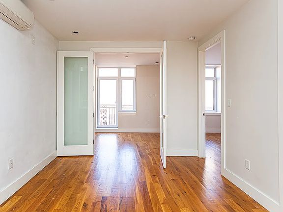 2nd image of 1004 Gates Ave APT 6A