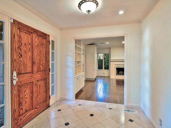3rd image of 430 Juanita Way