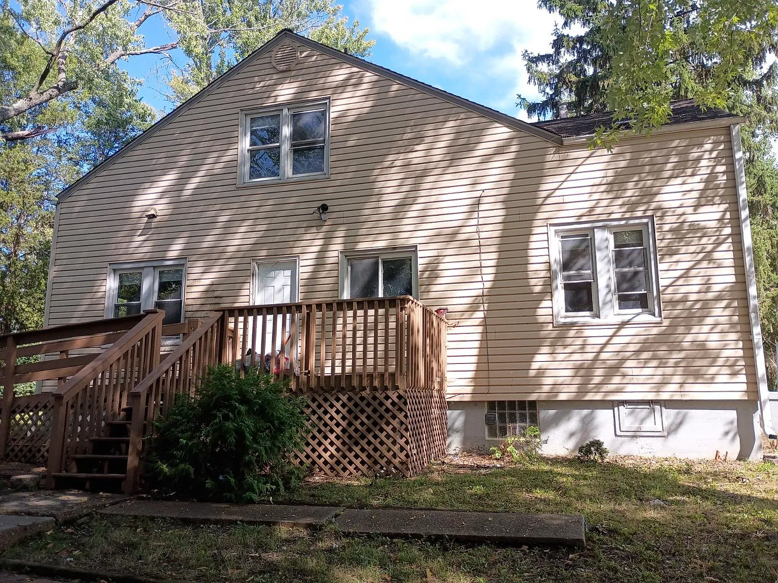 4 bed, 1859 sqft, $1,900 — Photo 1