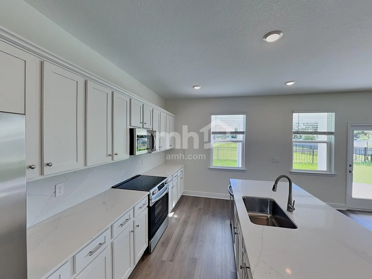 5 bed, 3.0 bath, 2407 sqft, $3,115 — Photo 3
