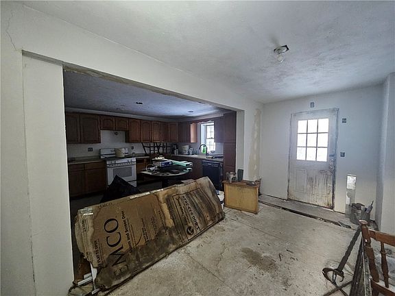 5th image of 418 Ella St