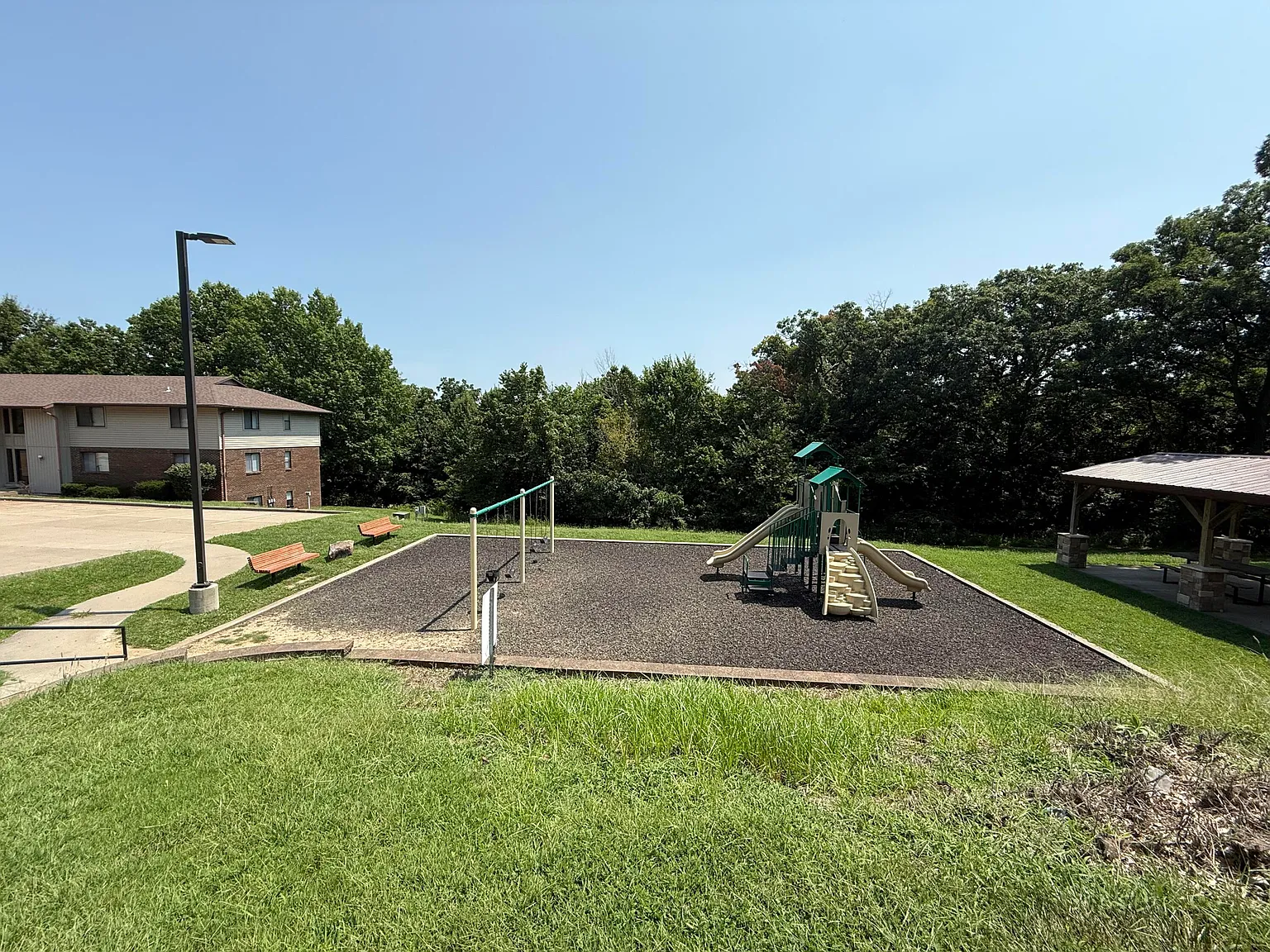 2 bed, 1.0 bath, $950 — Photo 4