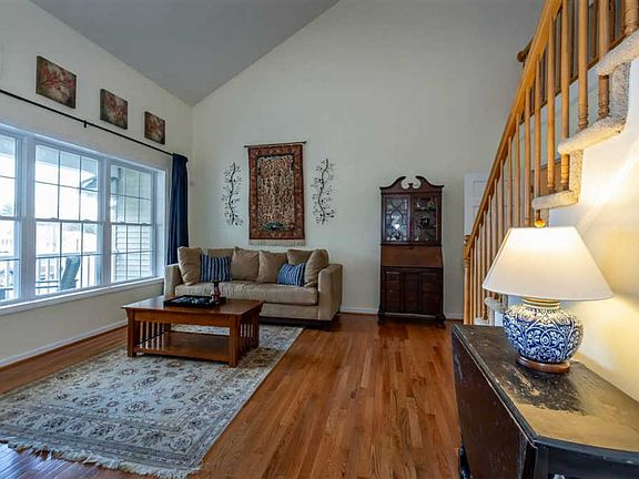 3rd image of 16 Vista Way