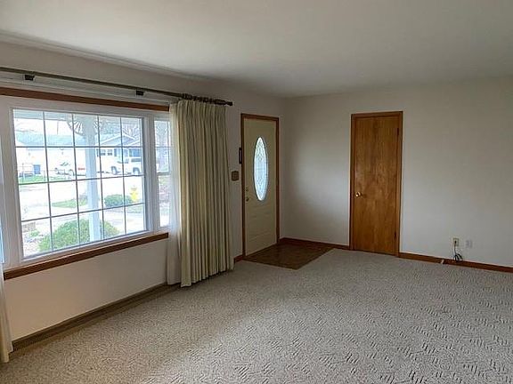 5th image of 517 Essex Ave
