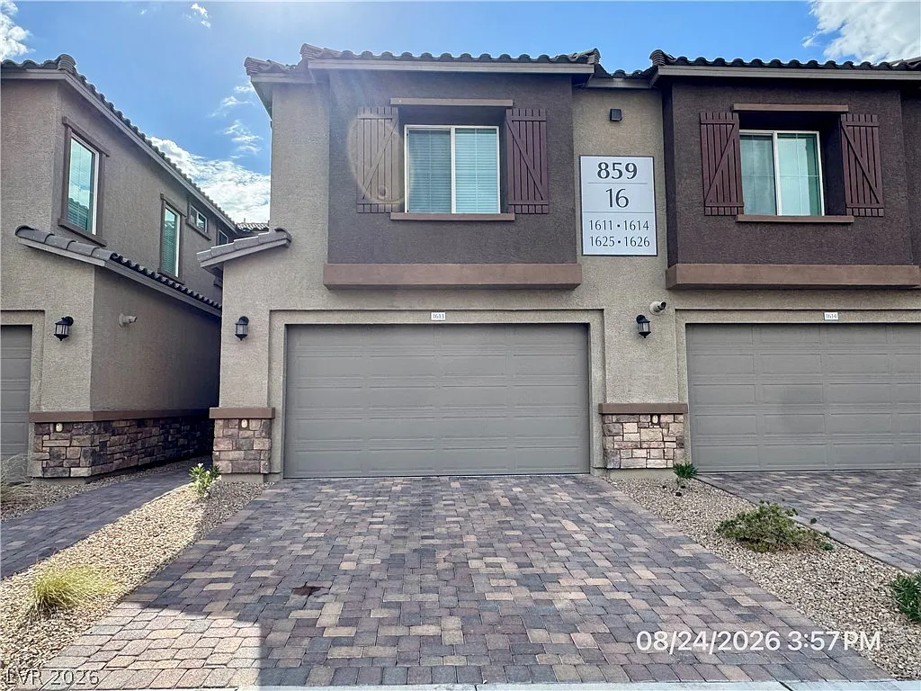 3 bed, 2.5 bath, 1659 sqft, $2,137 — Photo 2