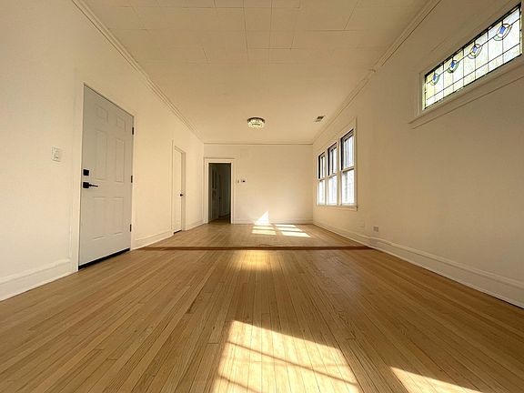 3rd image of 1321 East Ave APT 2