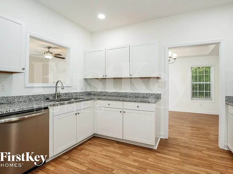 1814 Yarbrough Dr — Photo 9