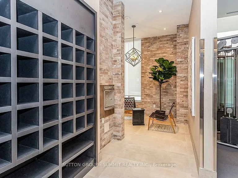 212 King William St #721 — Photo 16