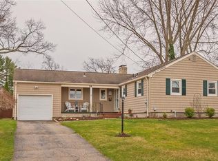 28 Gillooly Dr, Warwick, RI 02888