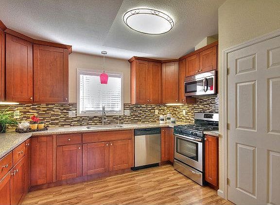 5th image of 232 Green St