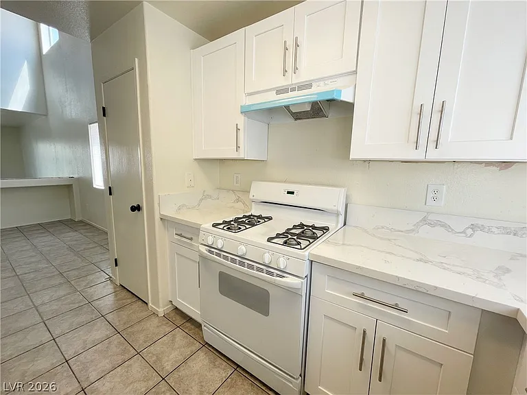 1018 Cliffbrook Hedge Ave — Photo 13
