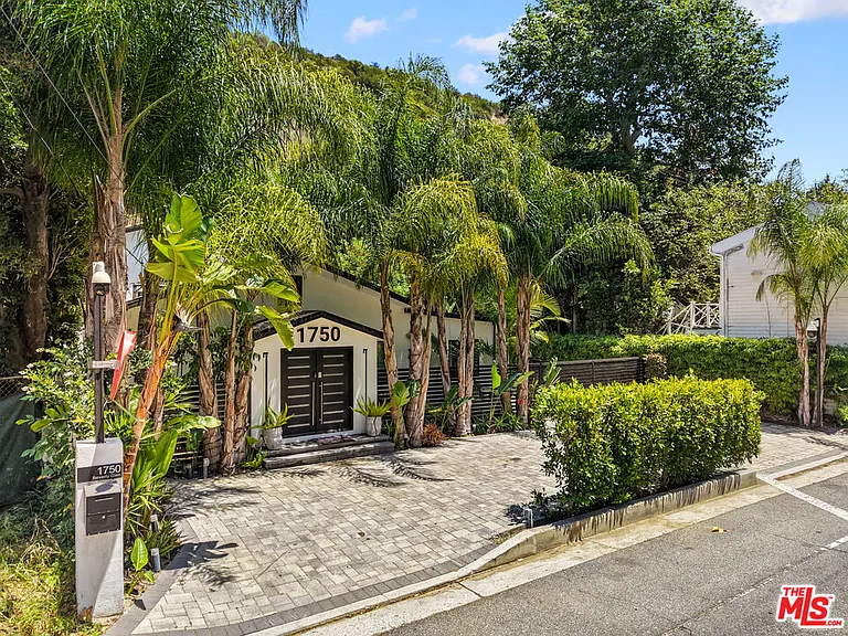 1750 N Beverly Glen Blvd — Photo 36