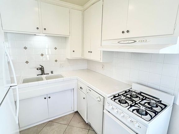 5th image of 2969 Lawrence St