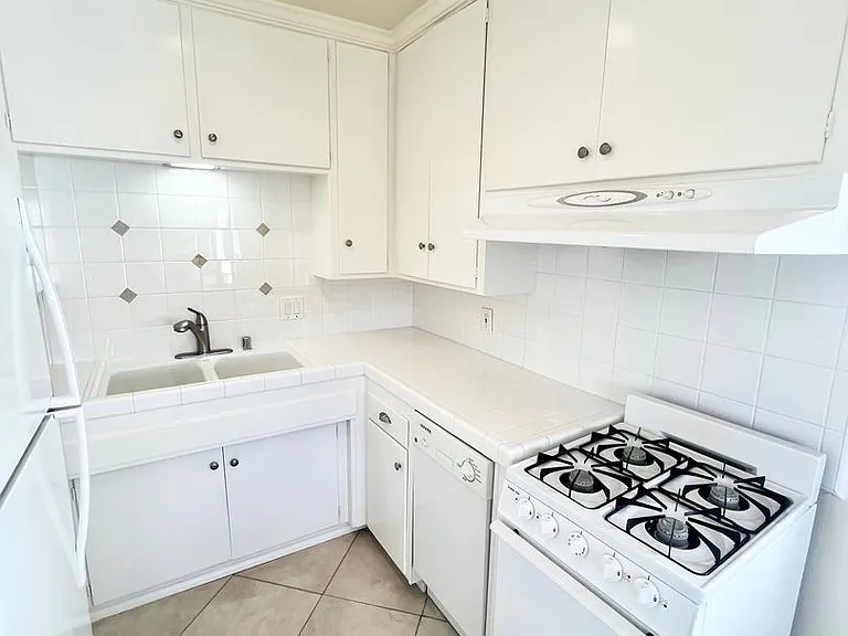 2969 Lawrence St — Photo 11