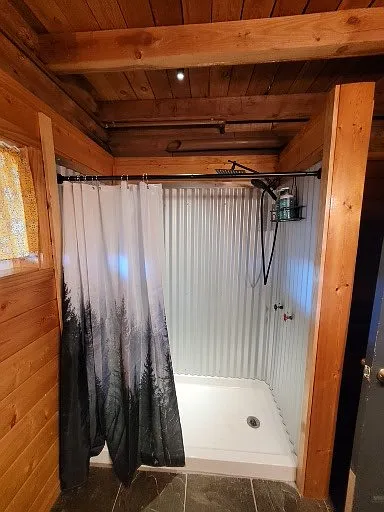 3 bed, 2200 sqft, $4,200 — Photo 3