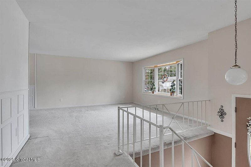 5th image of 8 Nutmeg Court