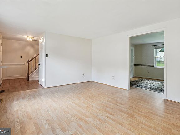 3rd image of 1331 Lincoln Woods Dr