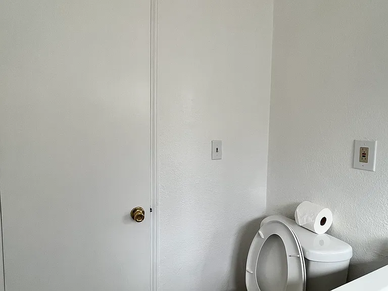 1909 W Myrtle St #1 — Photo 6